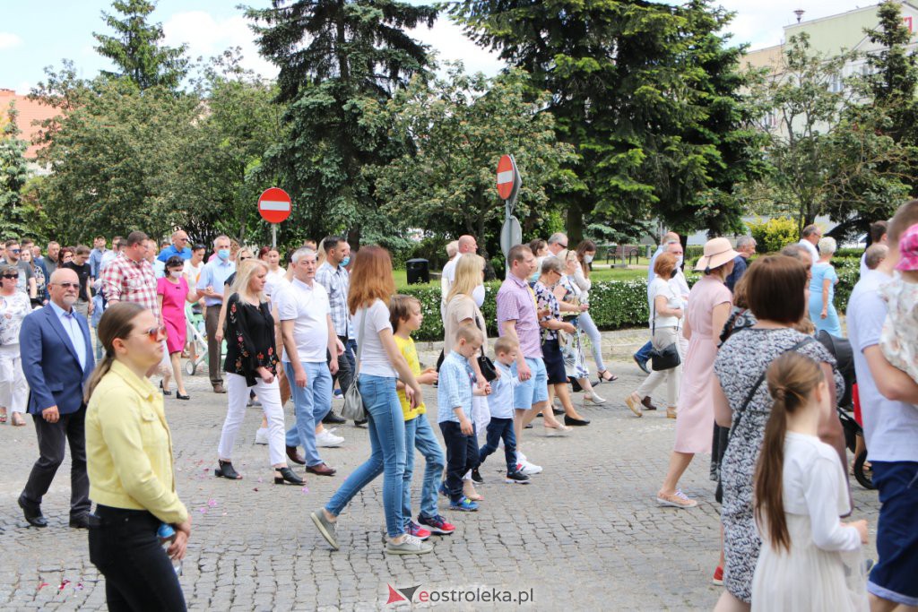 Boże Ciało 2021 w parafii pw. Nawiedzenia NMP (fara) [03.06.2021] - zdjęcie #3 - eOstroleka.pl