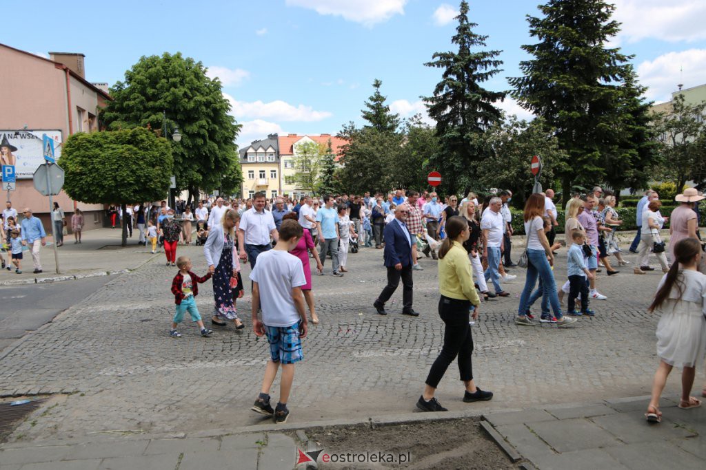 Boże Ciało 2021 w parafii pw. Nawiedzenia NMP (fara) [03.06.2021] - zdjęcie #2 - eOstroleka.pl