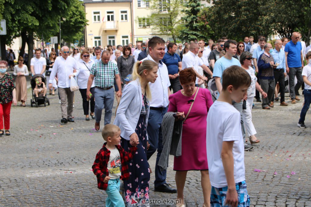 Boże Ciało 2021 w parafii pw. Nawiedzenia NMP (fara) [03.06.2021] - zdjęcie #1 - eOstroleka.pl