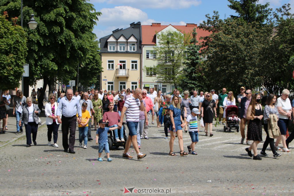 Boże Ciało 2021 w parafii pw. Nawiedzenia NMP (fara) [03.06.2021] - zdjęcie #23 - eOstroleka.pl