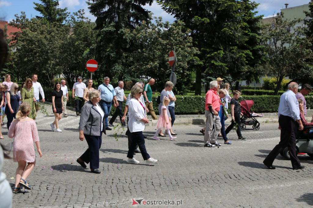 Boże Ciało 2021 w parafii pw. Nawiedzenia NMP (fara) [03.06.2021] - zdjęcie #17 - eOstroleka.pl
