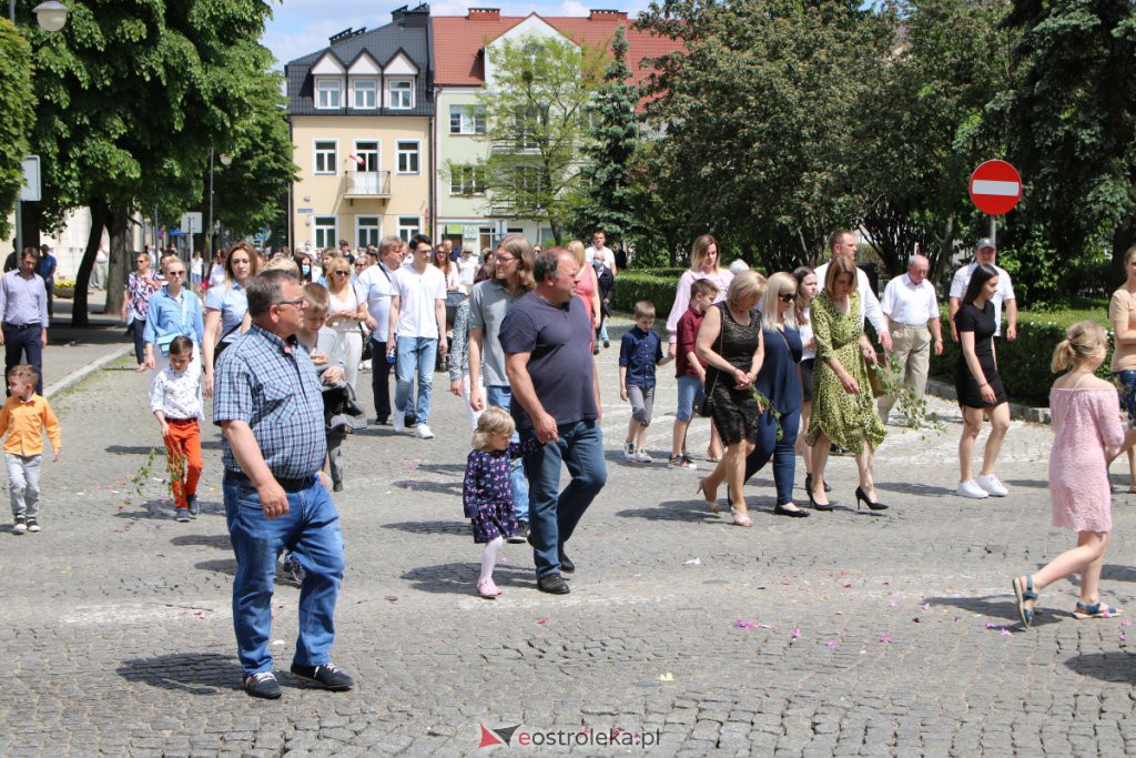 Boże Ciało 2021 w parafii pw. Nawiedzenia NMP (fara) [03.06.2021] - zdjęcie #15 - eOstroleka.pl