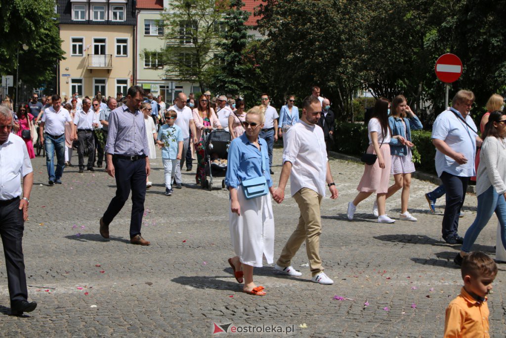 Boże Ciało 2021 w parafii pw. Nawiedzenia NMP (fara) [03.06.2021] - zdjęcie #9 - eOstroleka.pl
