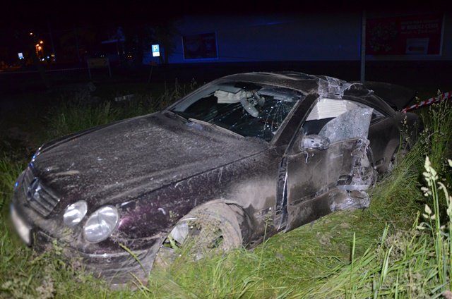 Wypadek w Wyszkowie: Młody kierowca uszkodził słup trakcji energetycznej [07.06.2021] - zdjęcie #4 - eOstroleka.pl