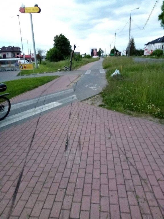 Wypadek w Wyszkowie: Młody kierowca uszkodził słup trakcji energetycznej [07.06.2021] - zdjęcie #7 - eOstroleka.pl