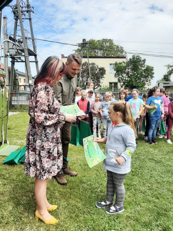 Dzień Dziecka z Nadleśnictwem Ostrołęka w Szkole Podstawowej w Rzekuniu [07.06.2021] - zdjęcie #25 - eOstroleka.pl