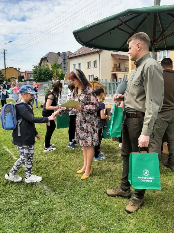 Dzień Dziecka z Nadleśnictwem Ostrołęka w Szkole Podstawowej w Rzekuniu [07.06.2021] - zdjęcie #14 - eOstroleka.pl