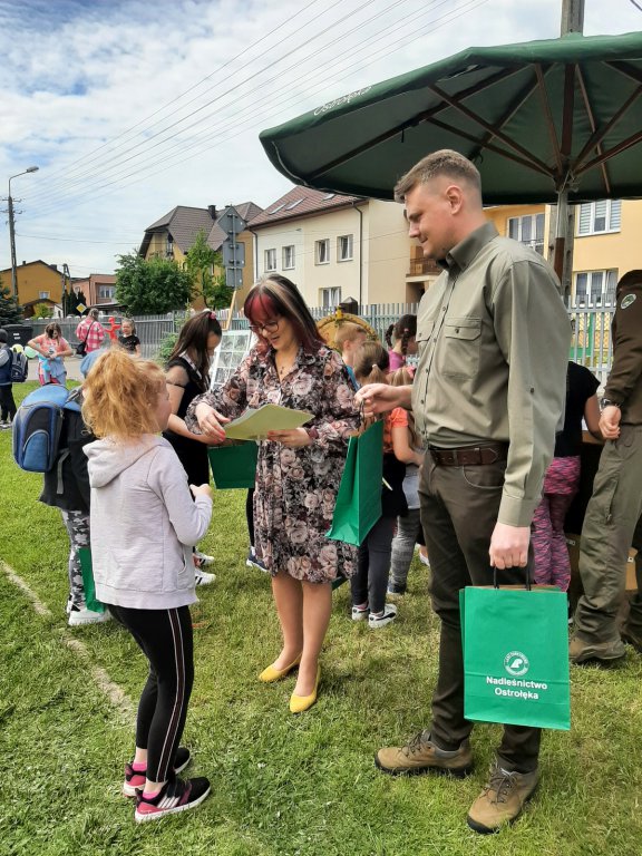 Dzień Dziecka z Nadleśnictwem Ostrołęka w Szkole Podstawowej w Rzekuniu [07.06.2021] - zdjęcie #12 - eOstroleka.pl