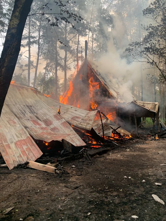 Kamieńczyk: W pożarze spłonął drewniany dom [09.06.2021] - zdjęcie #2 - eOstroleka.pl