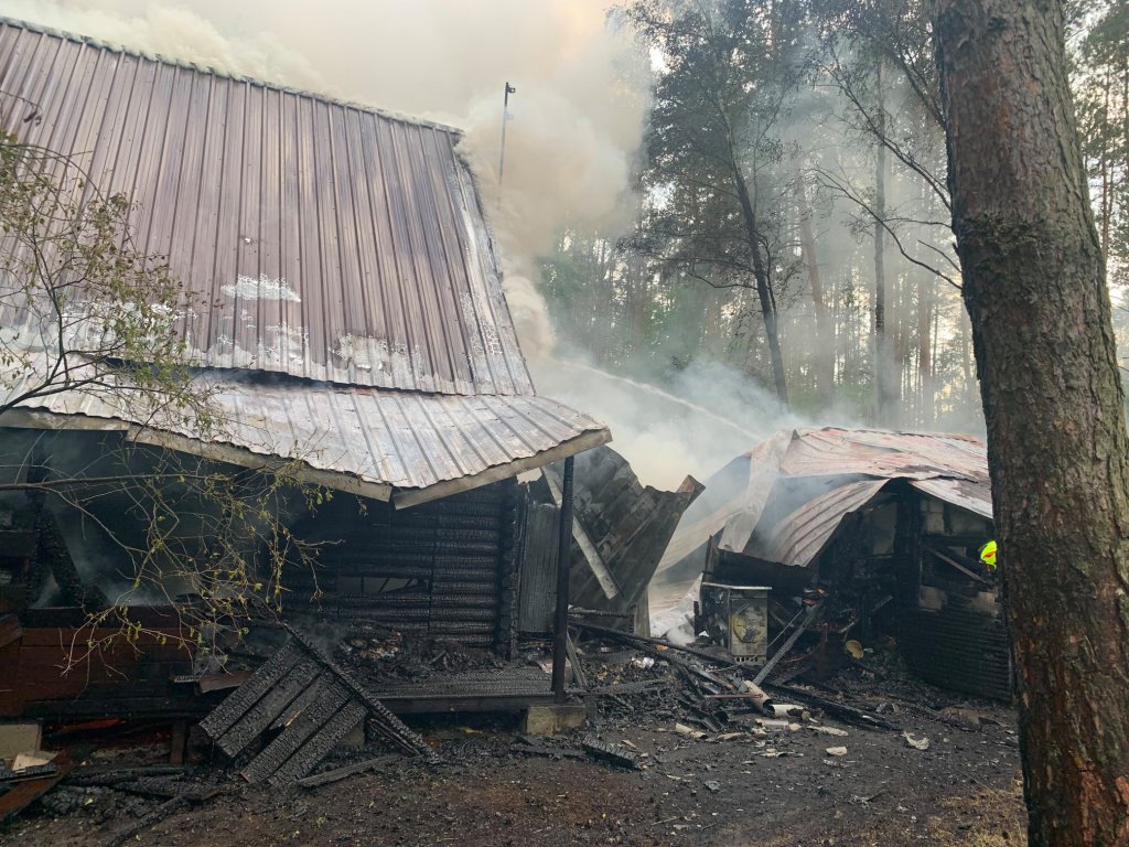 Kamieńczyk: W pożarze spłonął drewniany dom [09.06.2021] - zdjęcie #3 - eOstroleka.pl