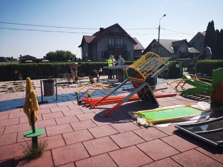 Remont placu zabaw przy ulicy Nowej w Rzekuniu - zdjęcie #6 - eOstroleka.pl