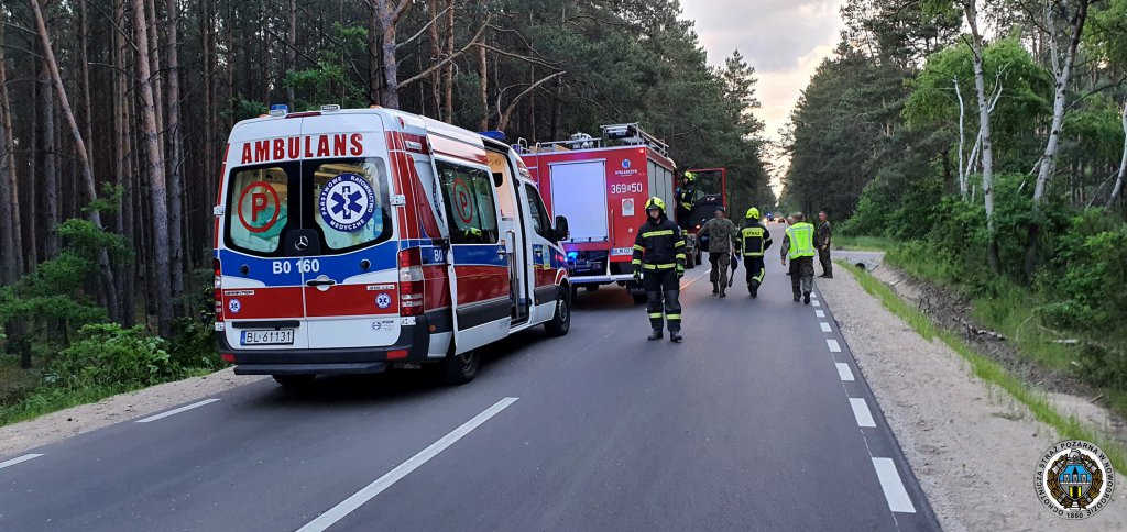 Zderzenie dw&oacute;ch osob&oacute;wek. Na miejscu żołnierze z z 16. Pomorskiej Dywizji Zmechanizowanej  - zdjęcie #1 - eOstroleka.pl