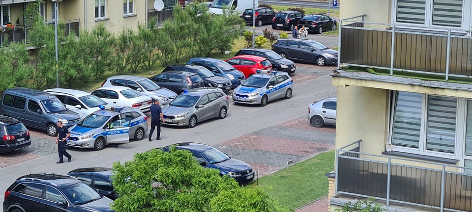 Akcja policji na osiedlu OTBS. Co tam się wydarzyło? [13.06.2021] - zdjęcie #10 - eOstroleka.pl