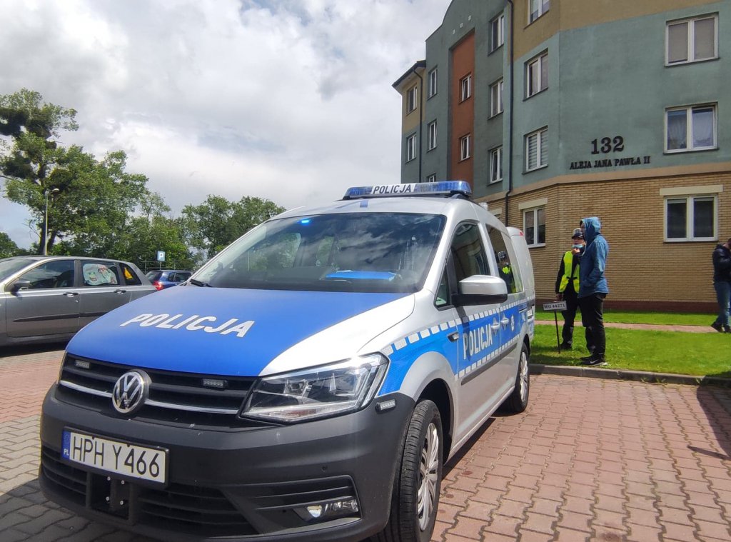 Akcja policji na osiedlu OTBS. Co tam się wydarzyło? [13.06.2021] - zdjęcie #2 - eOstroleka.pl