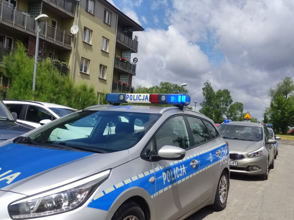 Akcja policji na osiedlu OTBS. Co tam się wydarzyło? [13.06.2021] - zdjęcie #4 - eOstroleka.pl