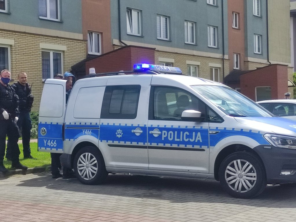 Akcja policji na osiedlu OTBS. Co tam się wydarzyło? [13.06.2021] - zdjęcie #7 - eOstroleka.pl