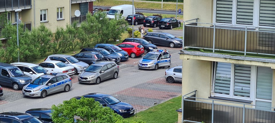 Akcja policji na osiedlu OTBS. Co tam się wydarzyło? [13.06.2021] - zdjęcie #1 - eOstroleka.pl