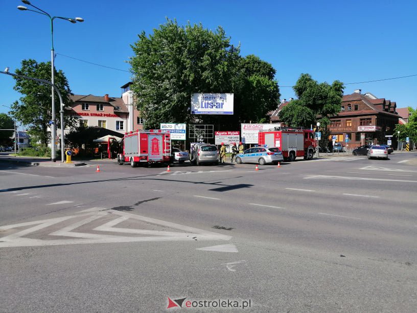 Wypadek w centrum Ostrołęki. Na tym skrzyżowaniu bardzo często dochodzi do podobnych zdarzeń [14.06.2021] - zdjęcie #7 - eOstroleka.pl