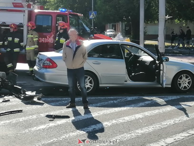 Wypadek w centrum Ostrołęki. Na tym skrzyżowaniu bardzo często dochodzi do podobnych zdarzeń [14.06.2021] - zdjęcie #12 - eOstroleka.pl