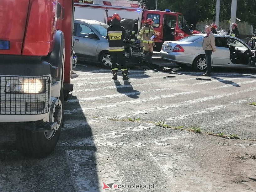 Wypadek w centrum Ostrołęki. Na tym skrzyżowaniu bardzo często dochodzi do podobnych zdarzeń [14.06.2021] - zdjęcie #6 - eOstroleka.pl
