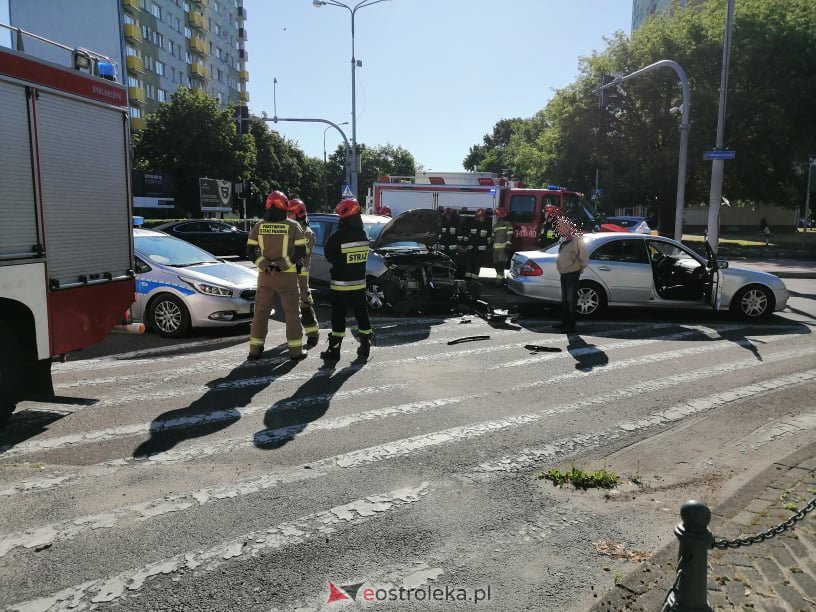 Wypadek w centrum Ostrołęki. Na tym skrzyżowaniu bardzo często dochodzi do podobnych zdarzeń [14.06.2021] - zdjęcie #1 - eOstroleka.pl