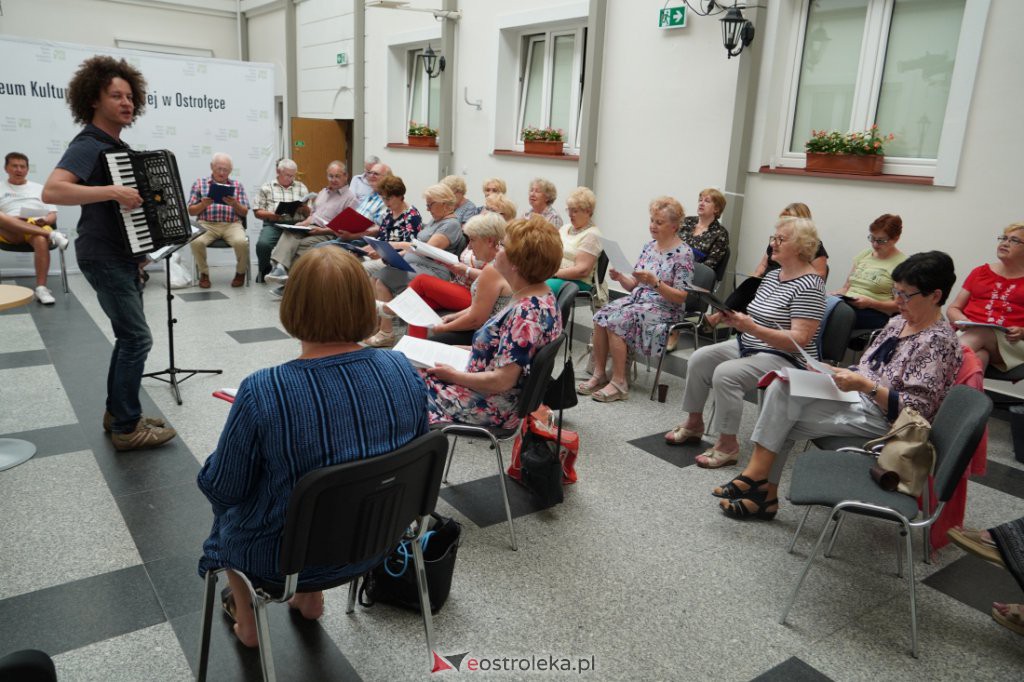 Spotkanie chóru „O! La! La!” - Śpiewaj razem z nami - zdjęcie #4 - eOstroleka.pl