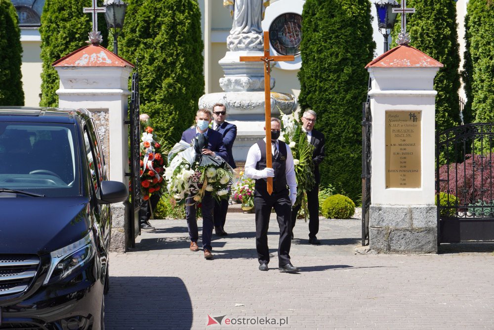 Ostatnie pożegnanie Tadeusza Pieczyńskiego, byłego prezydenta Ostrołęki - zdjęcie #1 - eOstroleka.pl