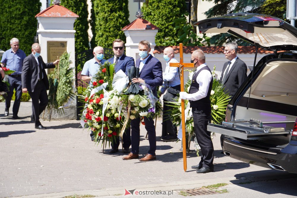 Ostatnie pożegnanie Tadeusza Pieczyńskiego, byłego prezydenta Ostrołęki - zdjęcie #3 - eOstroleka.pl
