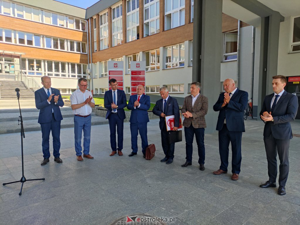 Wręczenia promes w ramach Rządowego Funduszu Inwestycji Lokalnych dla gmin z regionu ostrołęckiego - zdjęcie #21 - eOstroleka.pl