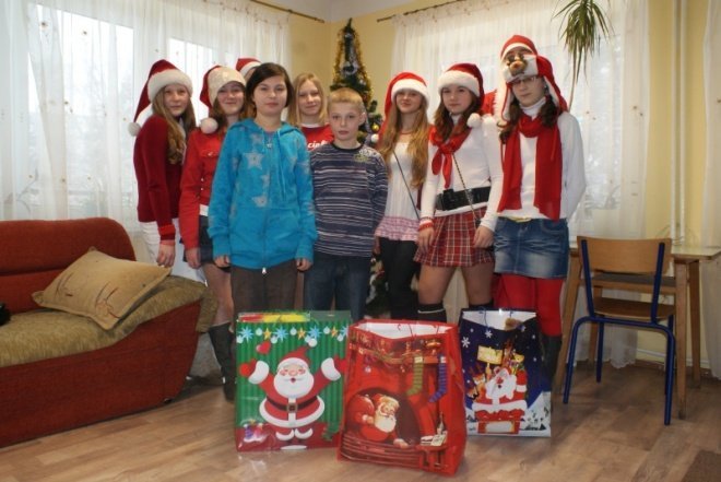 Uczniowie z Dylewa w Domu Dziecka(16-12-2010) - zdjęcie #12 - eOstroleka.pl