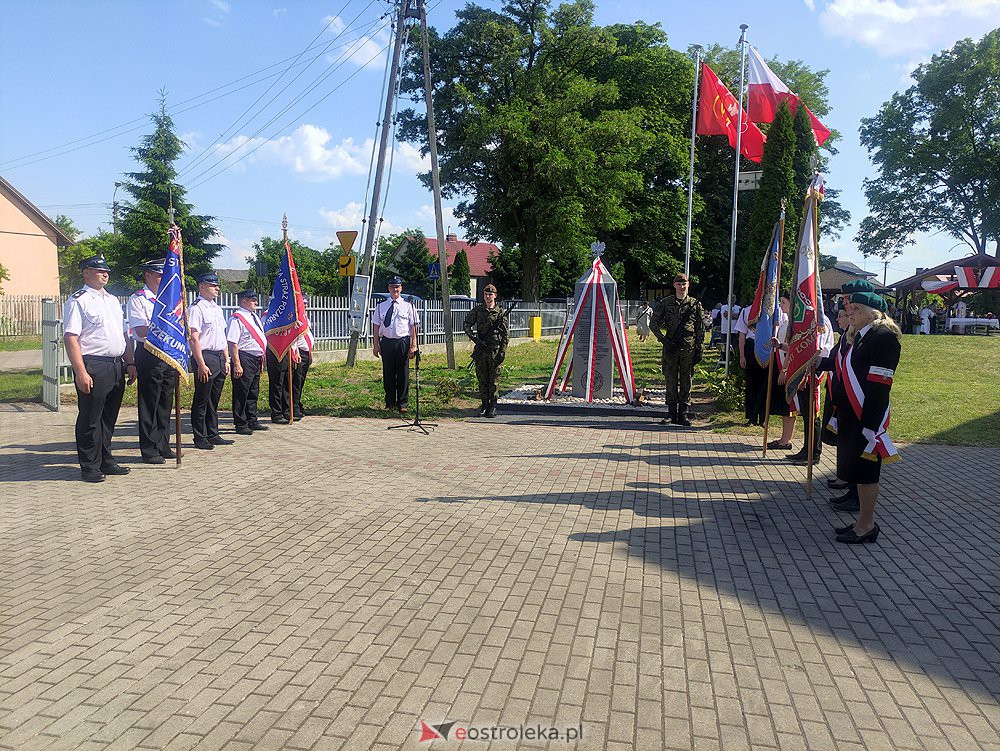 Odsłonięcie obelisku poświęconego deportowanym przez NKWD w 1941 roku Mieszkańcom wsi Rozwory - zdjęcie #13 - eOstroleka.pl