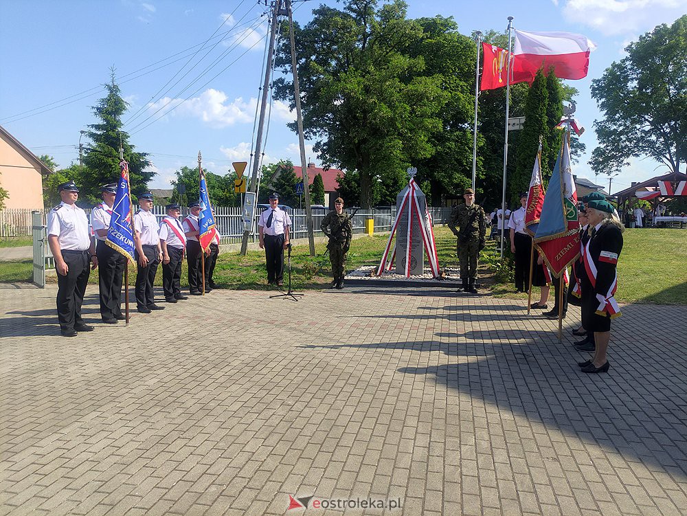 Odsłonięcie obelisku poświęconego deportowanym przez NKWD w 1941 roku Mieszkańcom wsi Rozwory - zdjęcie #14 - eOstroleka.pl
