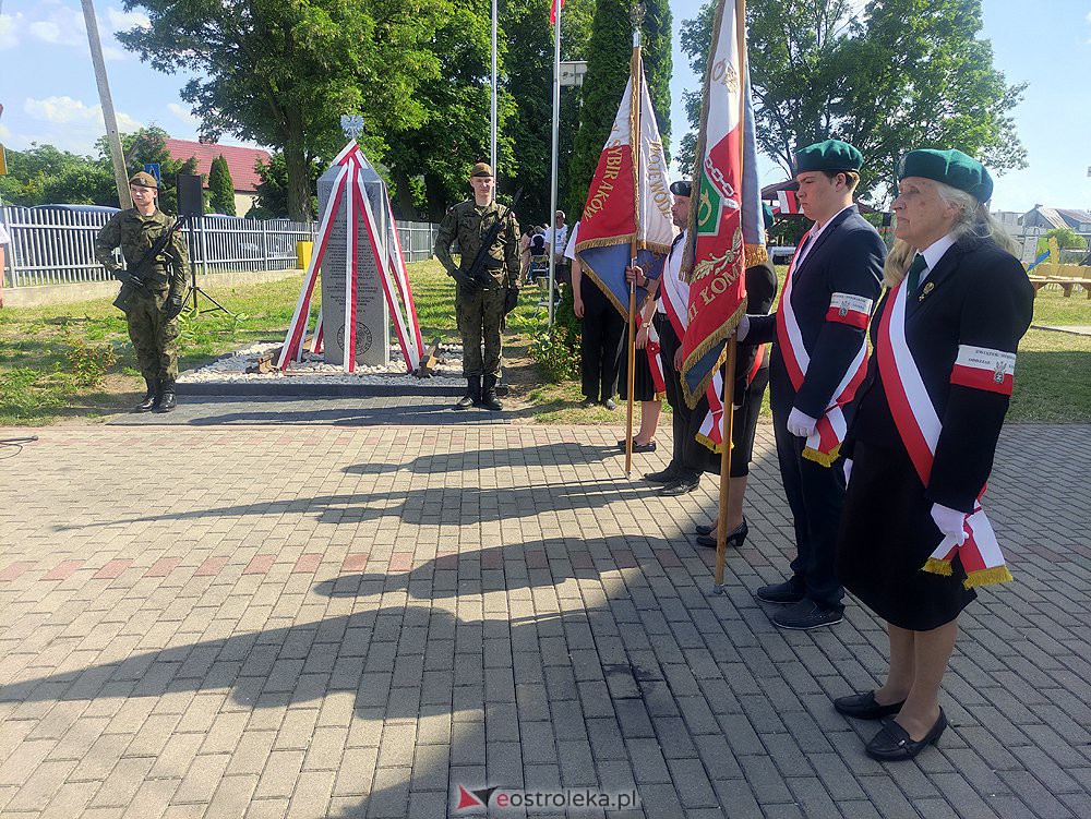 Odsłonięcie obelisku poświęconego deportowanym przez NKWD w 1941 roku Mieszkańcom wsi Rozwory - zdjęcie #17 - eOstroleka.pl