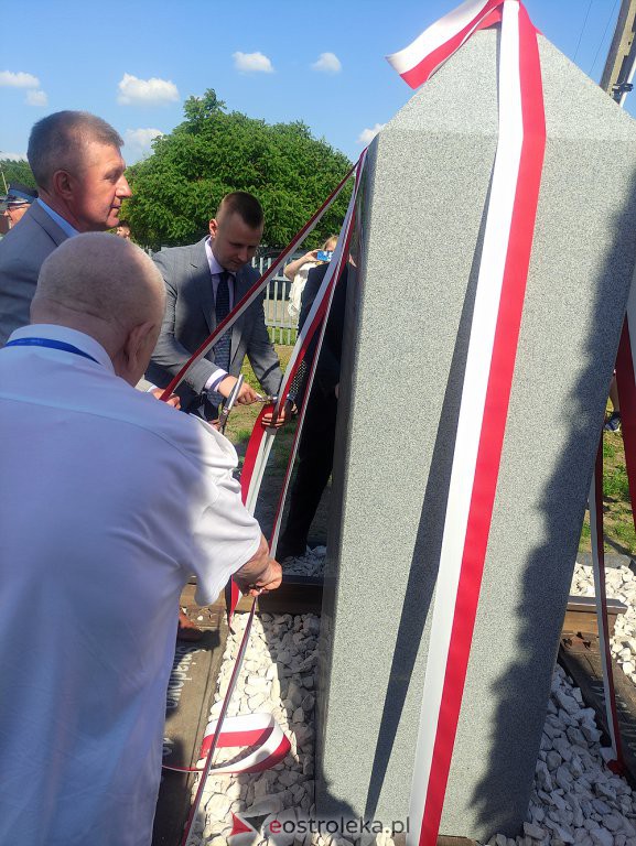 Odsłonięcie obelisku poświęconego deportowanym przez NKWD w 1941 roku Mieszkańcom wsi Rozwory - zdjęcie #23 - eOstroleka.pl