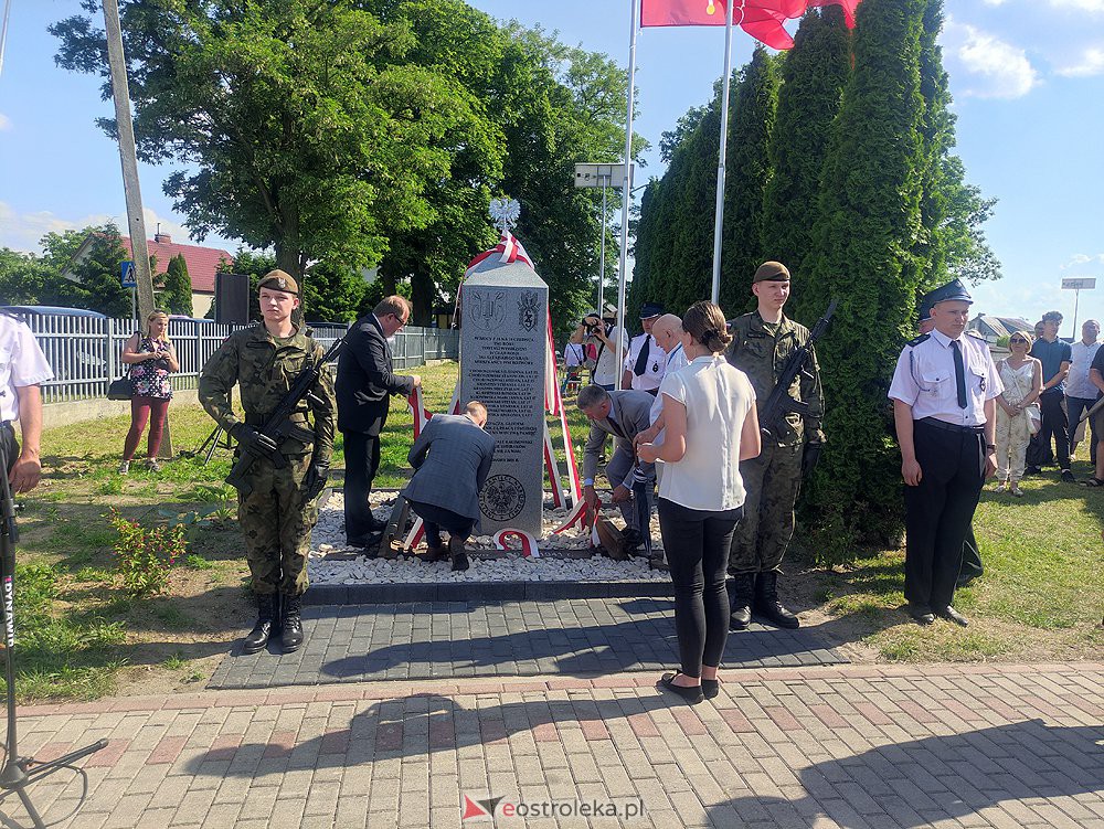 Odsłonięcie obelisku poświęconego deportowanym przez NKWD w 1941 roku Mieszkańcom wsi Rozwory - zdjęcie #25 - eOstroleka.pl