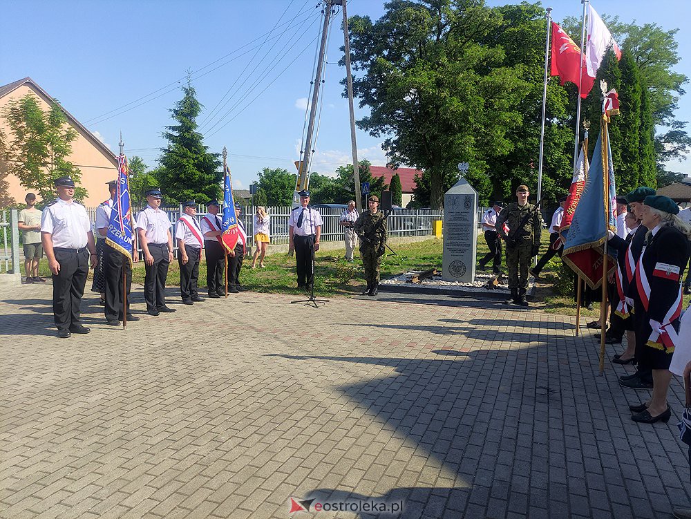 Odsłonięcie obelisku poświęconego deportowanym przez NKWD w 1941 roku Mieszkańcom wsi Rozwory - zdjęcie #30 - eOstroleka.pl