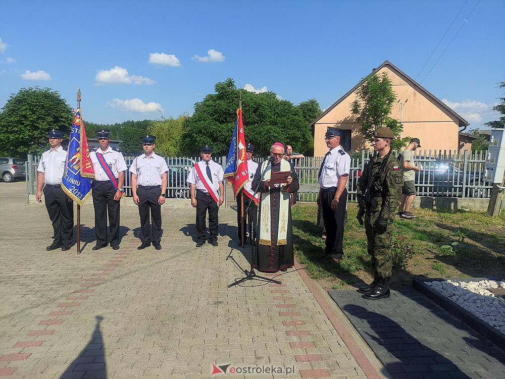 Odsłonięcie obelisku poświęconego deportowanym przez NKWD w 1941 roku Mieszkańcom wsi Rozwory - zdjęcie #32 - eOstroleka.pl