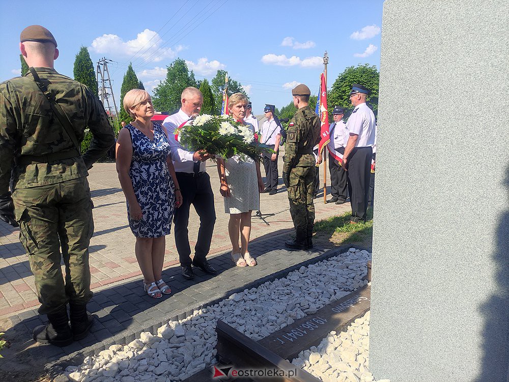 Odsłonięcie obelisku poświęconego deportowanym przez NKWD w 1941 roku Mieszkańcom wsi Rozwory - zdjęcie #35 - eOstroleka.pl