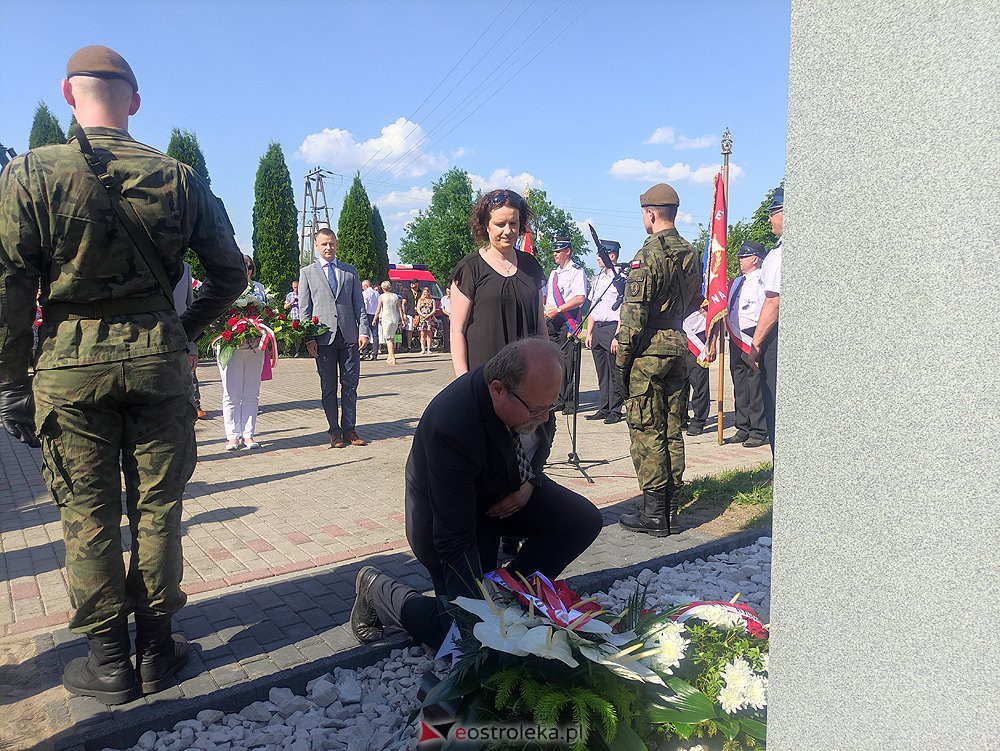 Odsłonięcie obelisku poświęconego deportowanym przez NKWD w 1941 roku Mieszkańcom wsi Rozwory - zdjęcie #38 - eOstroleka.pl