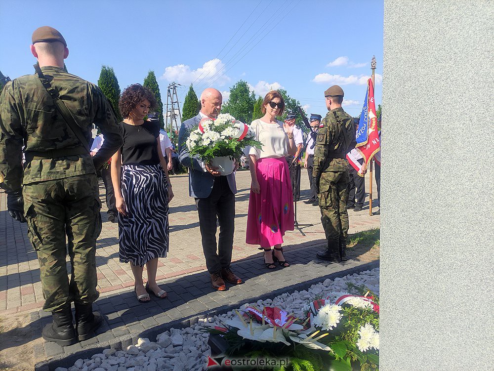 Odsłonięcie obelisku poświęconego deportowanym przez NKWD w 1941 roku Mieszkańcom wsi Rozwory - zdjęcie #41 - eOstroleka.pl
