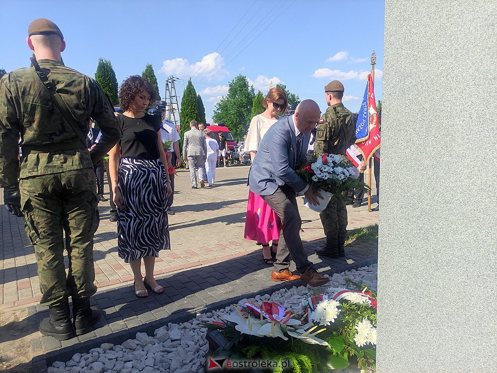 Odsłonięcie obelisku poświęconego deportowanym przez NKWD w 1941 roku Mieszkańcom wsi Rozwory - zdjęcie #42 - eOstroleka.pl
