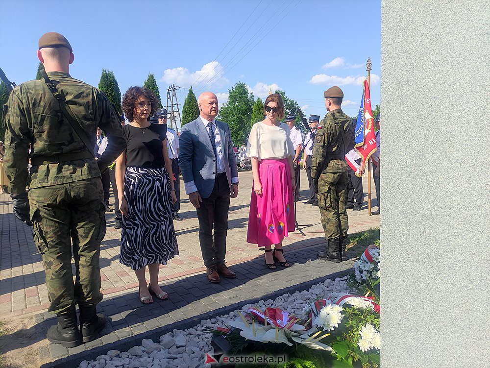Odsłonięcie obelisku poświęconego deportowanym przez NKWD w 1941 roku Mieszkańcom wsi Rozwory - zdjęcie #43 - eOstroleka.pl