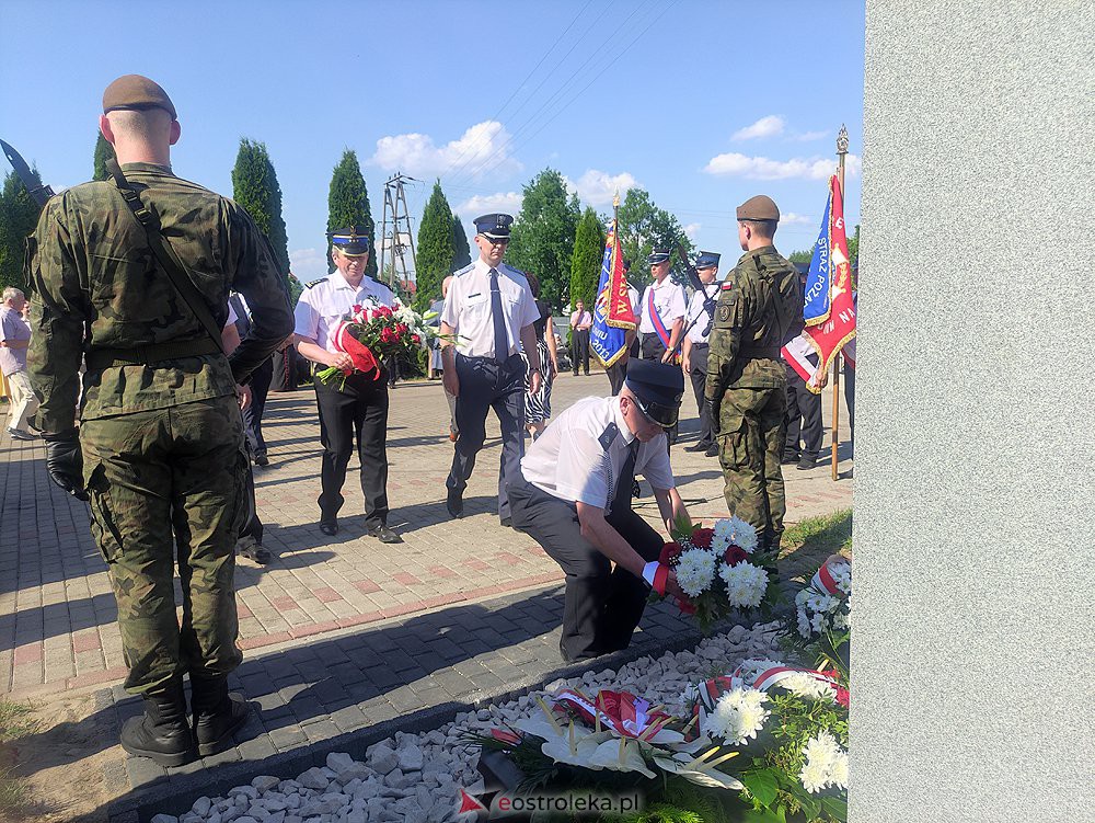 Odsłonięcie obelisku poświęconego deportowanym przez NKWD w 1941 roku Mieszkańcom wsi Rozwory - zdjęcie #44 - eOstroleka.pl