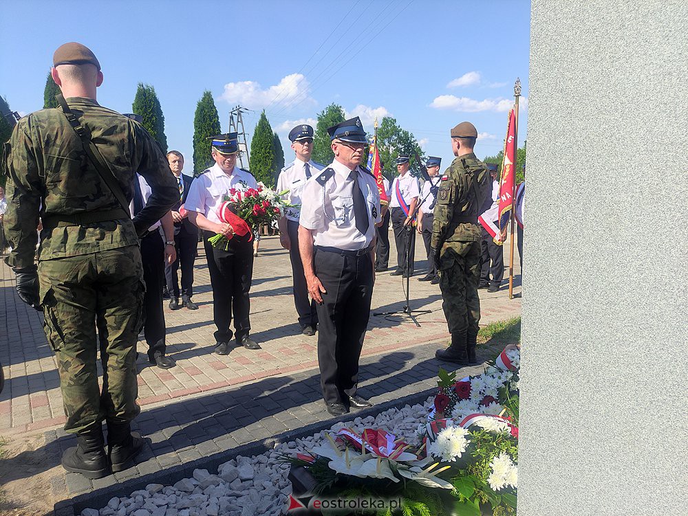 Odsłonięcie obelisku poświęconego deportowanym przez NKWD w 1941 roku Mieszkańcom wsi Rozwory - zdjęcie #45 - eOstroleka.pl