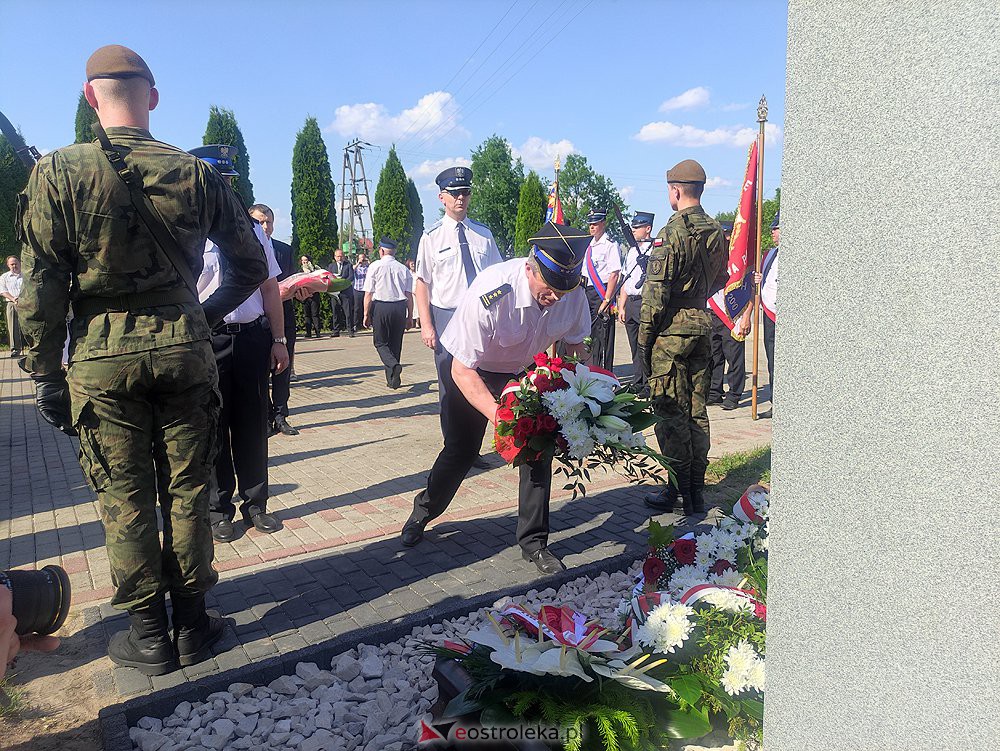 Odsłonięcie obelisku poświęconego deportowanym przez NKWD w 1941 roku Mieszkańcom wsi Rozwory - zdjęcie #46 - eOstroleka.pl