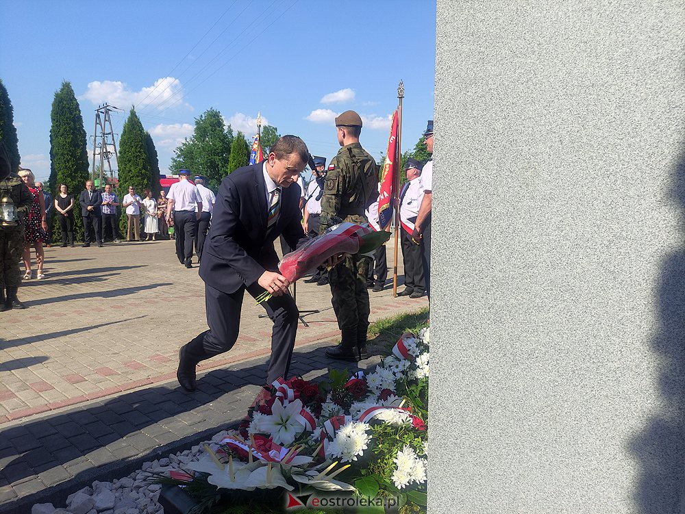 Odsłonięcie obelisku poświęconego deportowanym przez NKWD w 1941 roku Mieszkańcom wsi Rozwory - zdjęcie #47 - eOstroleka.pl