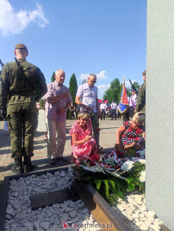 Odsłonięcie obelisku poświęconego deportowanym przez NKWD w 1941 roku Mieszkańcom wsi Rozwory - zdjęcie #53 - eOstroleka.pl