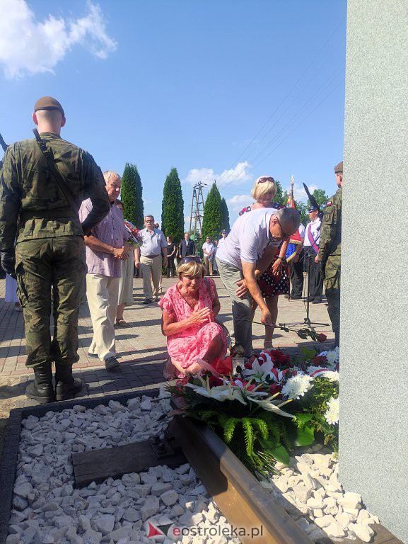 Odsłonięcie obelisku poświęconego deportowanym przez NKWD w 1941 roku Mieszkańcom wsi Rozwory - zdjęcie #54 - eOstroleka.pl