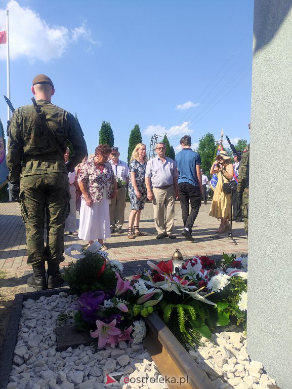 Odsłonięcie obelisku poświęconego deportowanym przez NKWD w 1941 roku Mieszkańcom wsi Rozwory - zdjęcie #58 - eOstroleka.pl