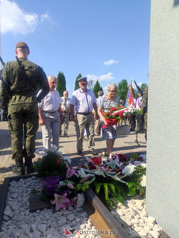 Odsłonięcie obelisku poświęconego deportowanym przez NKWD w 1941 roku Mieszkańcom wsi Rozwory - zdjęcie #59 - eOstroleka.pl